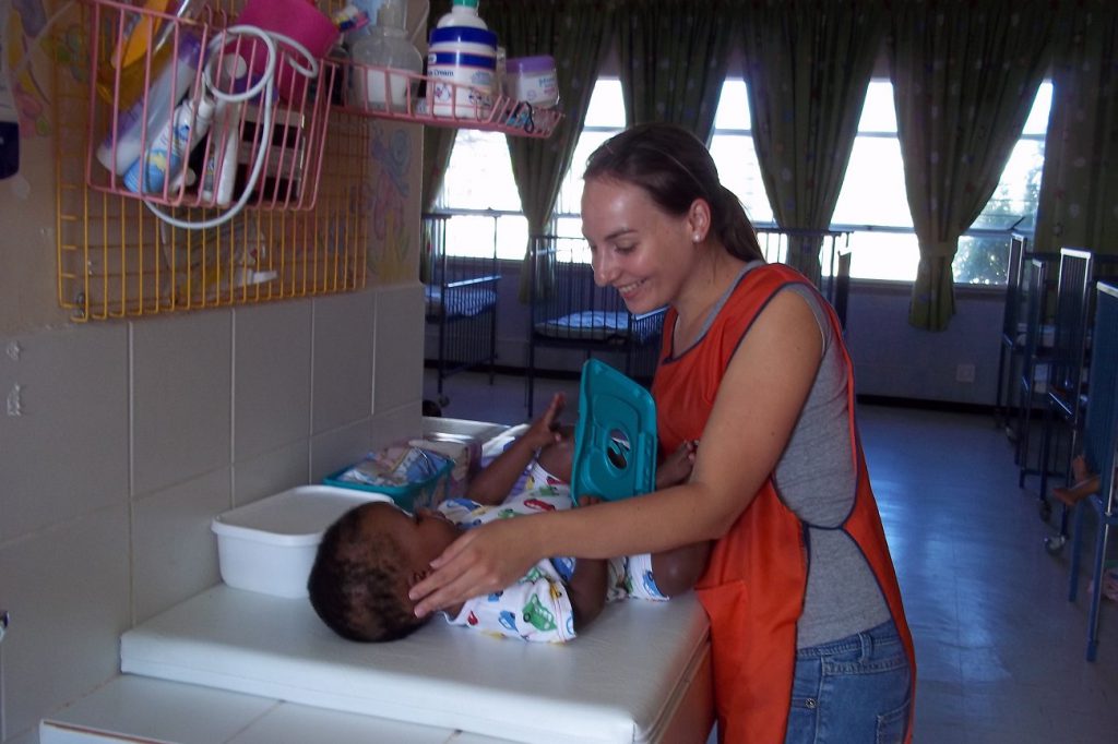 Freiwilligenarbeit mit Babys