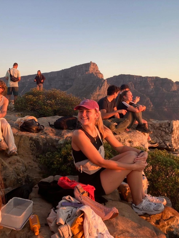 Laura Erfahrungsbericht, Surfen & Soziale Arbeit Laura Erfahrungsbericht, Soziale Arbeit